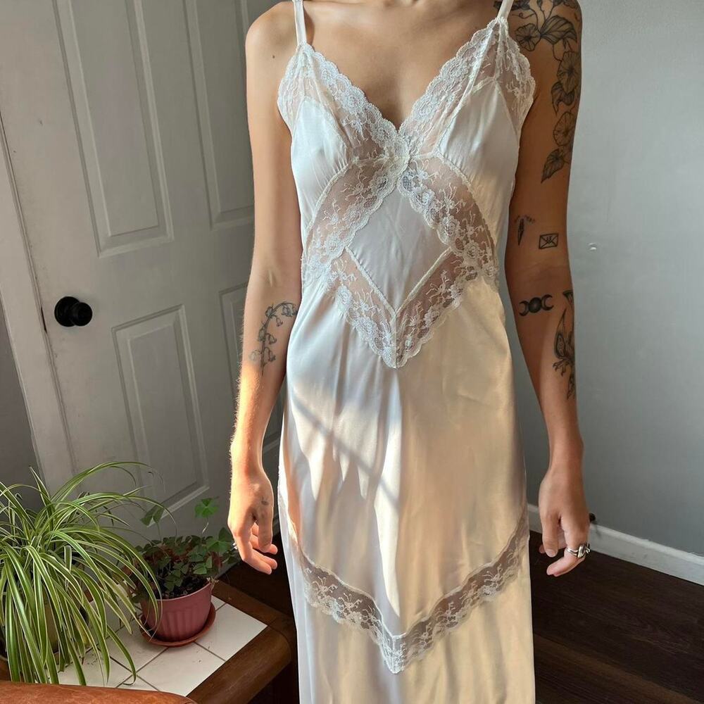 VINTAGE 1950โs Baby Pink Slip Dress - Picture 3 of 8